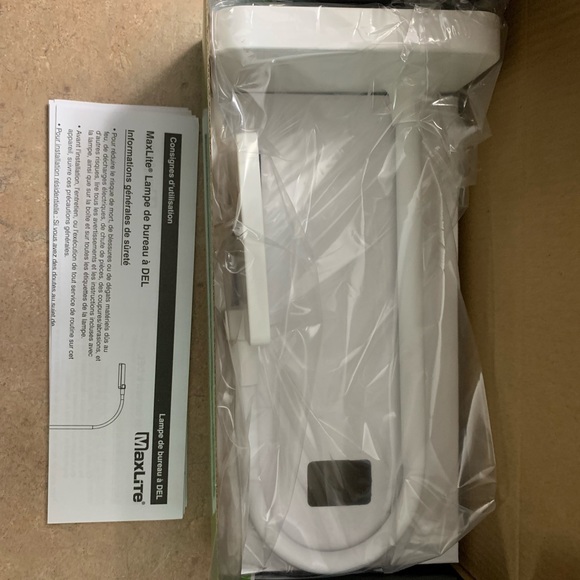 Maxlite slim LED desk lamp - Picture 4 of 6